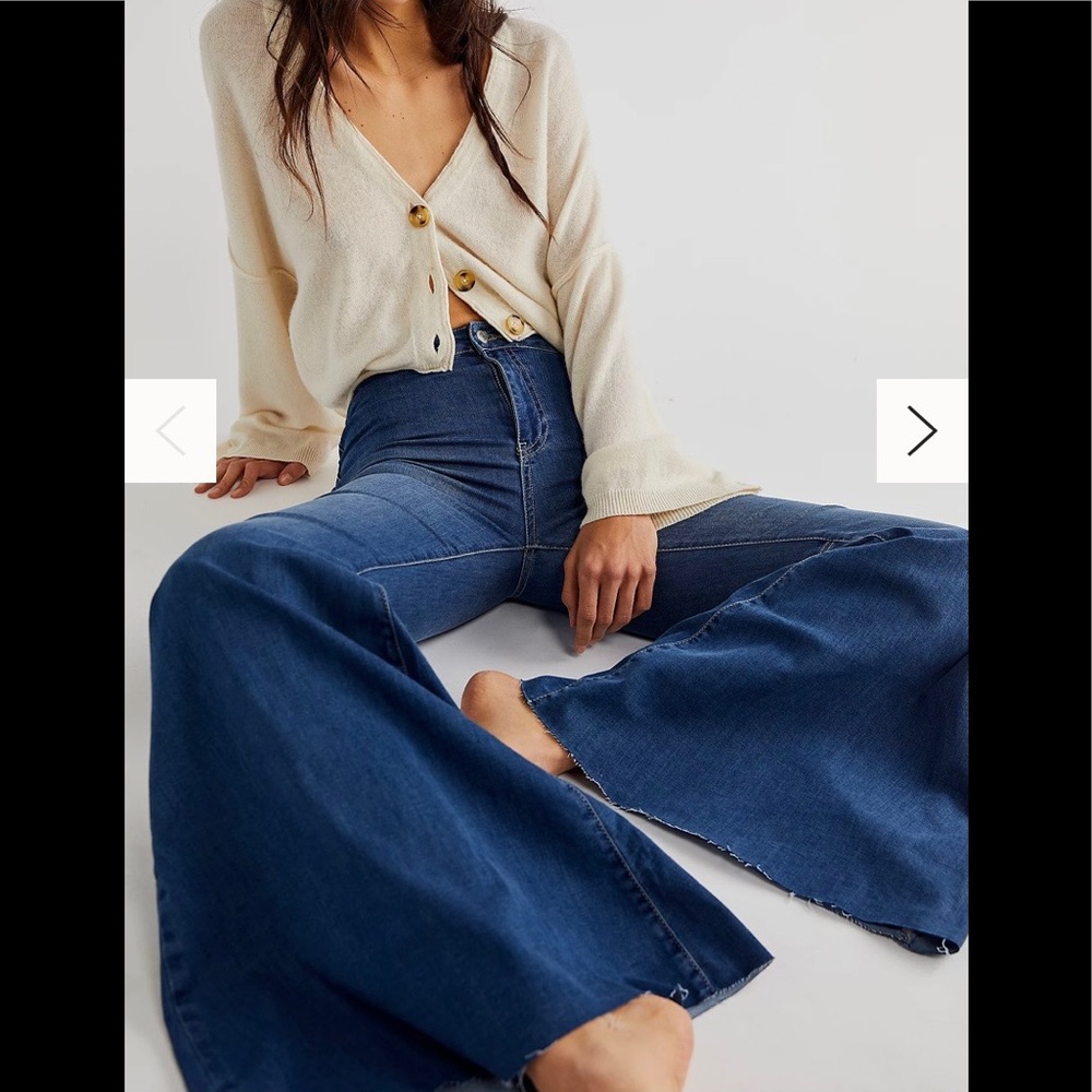 FREE PEOPLE- Just Float On Flare, Wide Leg Jeans, New Condition! Size 29